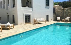 Tonic Saronic reviews