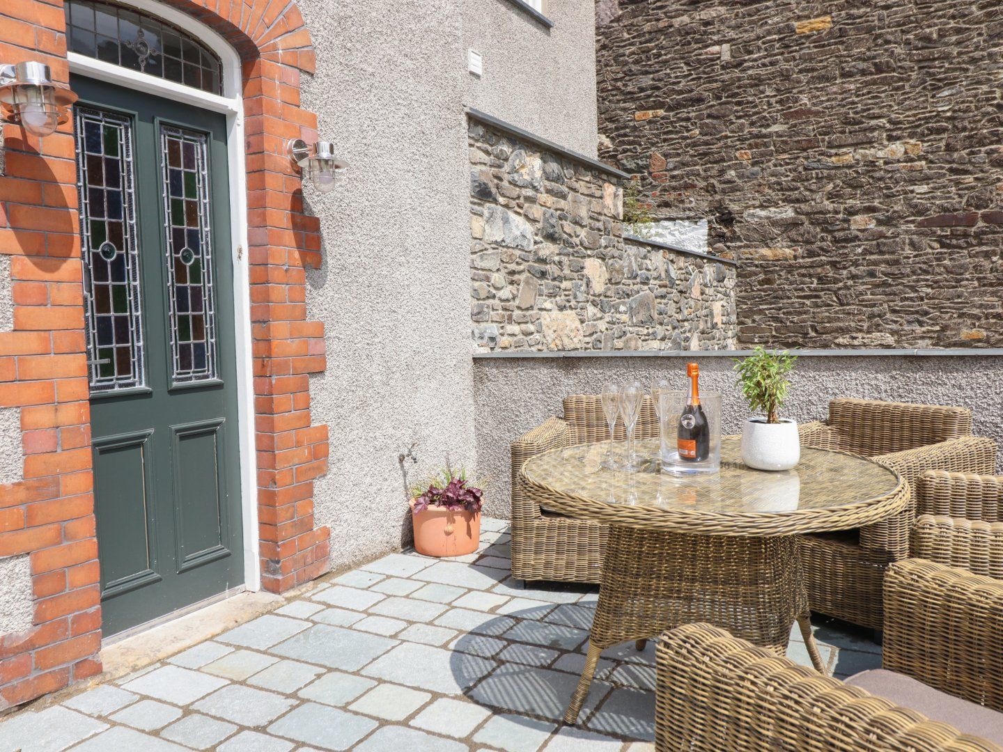 2 Llewelyn Street photo 1
