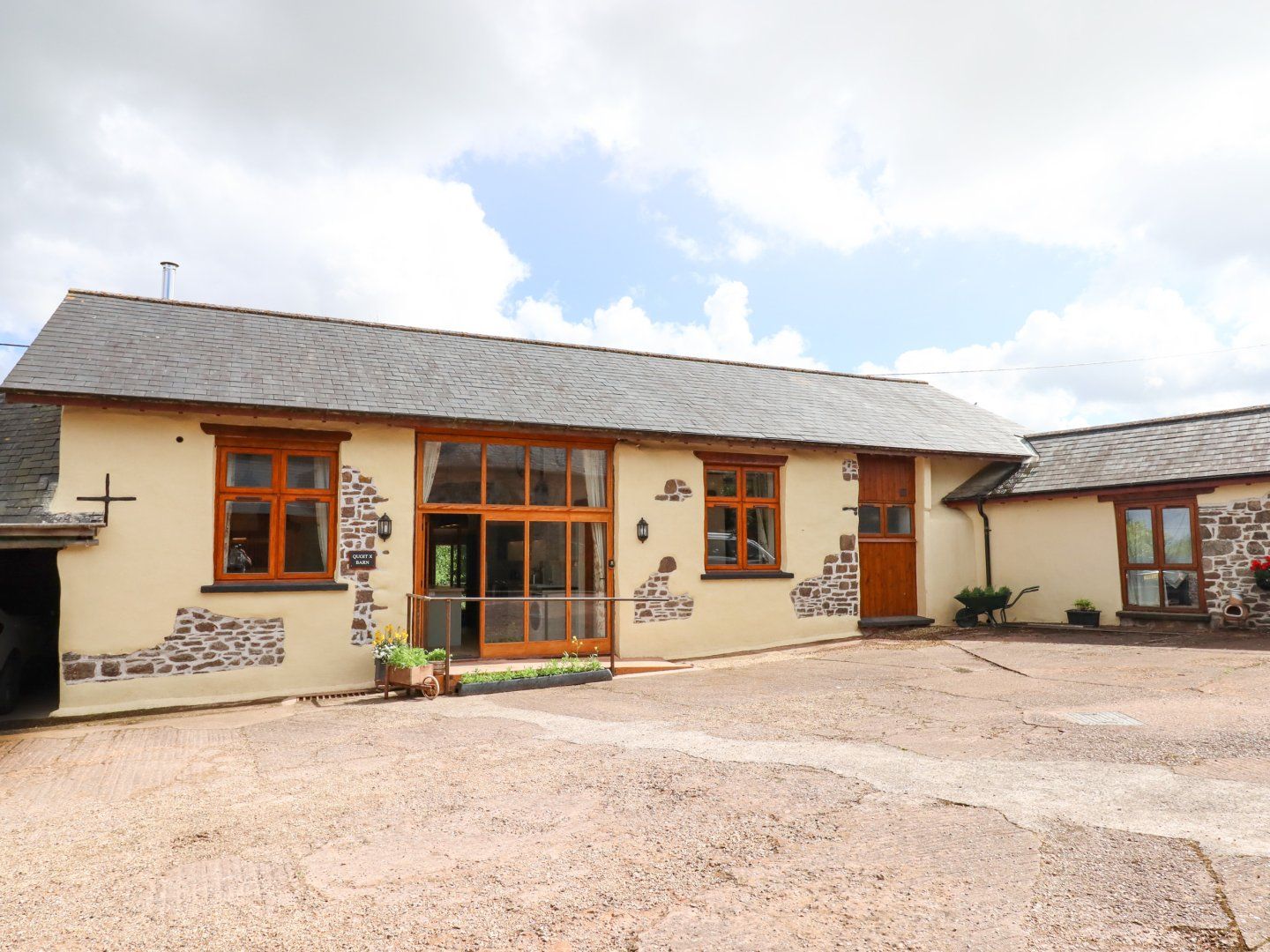 Quoit X Barn photo 2