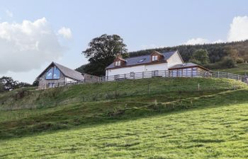 Tyn Llwyn Barn