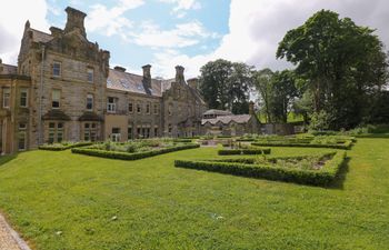 The Violet Suite Stone Cross Mansion