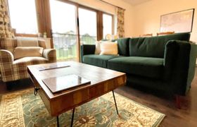 Harriet's Cottage, stylish stay, 3min walk to town