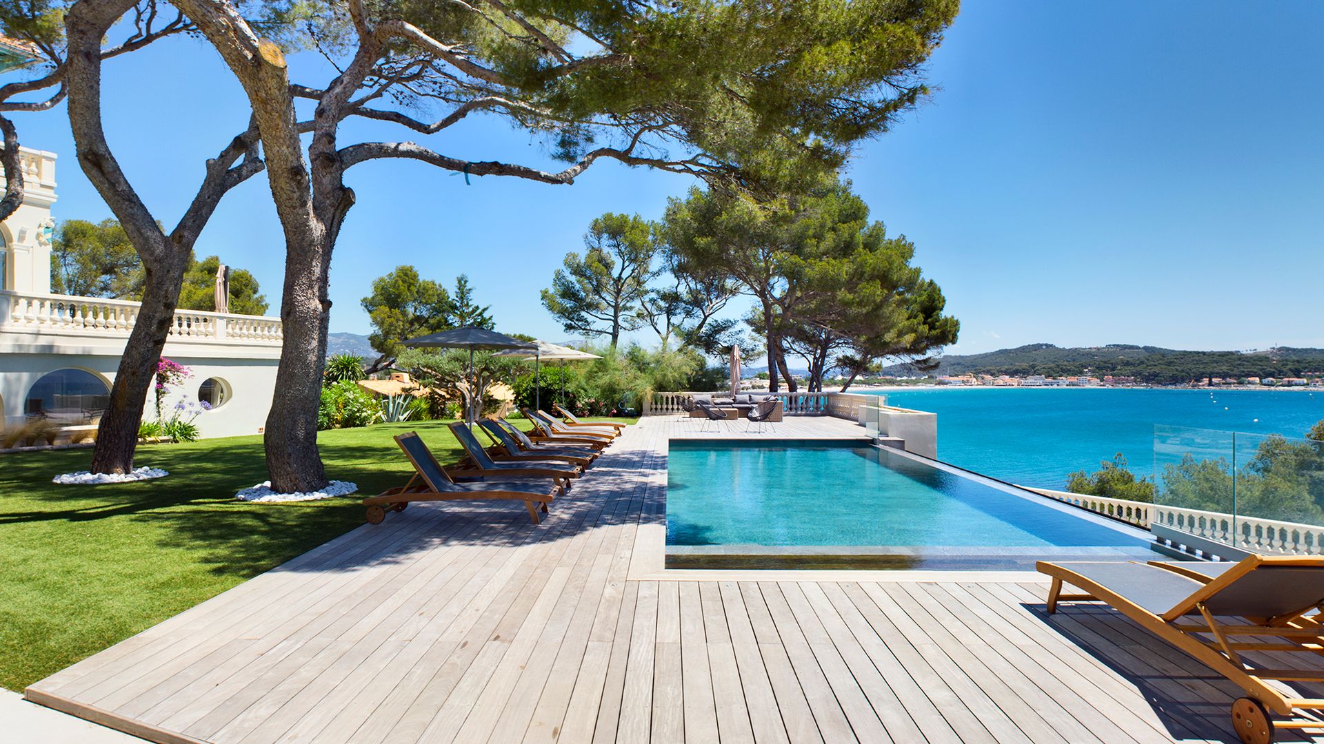 To Infinity And Toulon photo 2