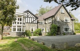 Gwern Borter Manor reviews
