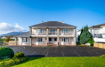 Lavish Killarney Town Villa