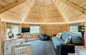 Log Cabin in Glasgow and Clyde Valley