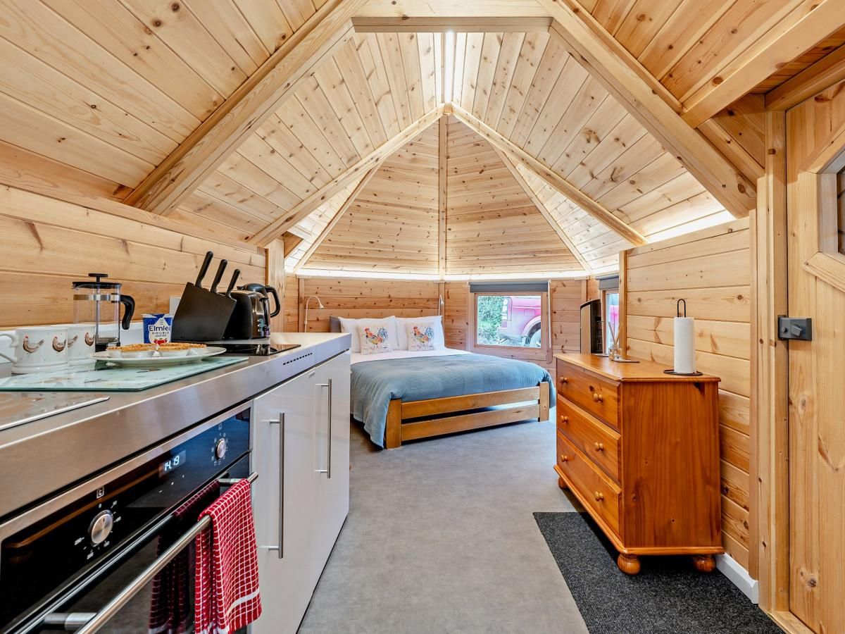 Log Cabin in Glasgow and Clyde Valley photo 8