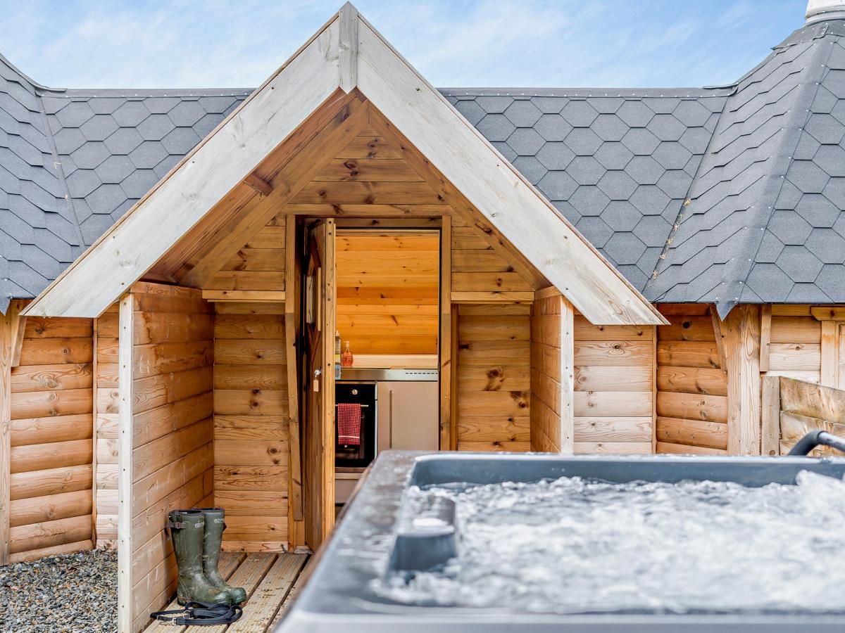 Log Cabin in Glasgow and Clyde Valley photo 2