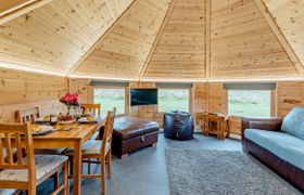 Log Cabin in Glasgow and Clyde Valley