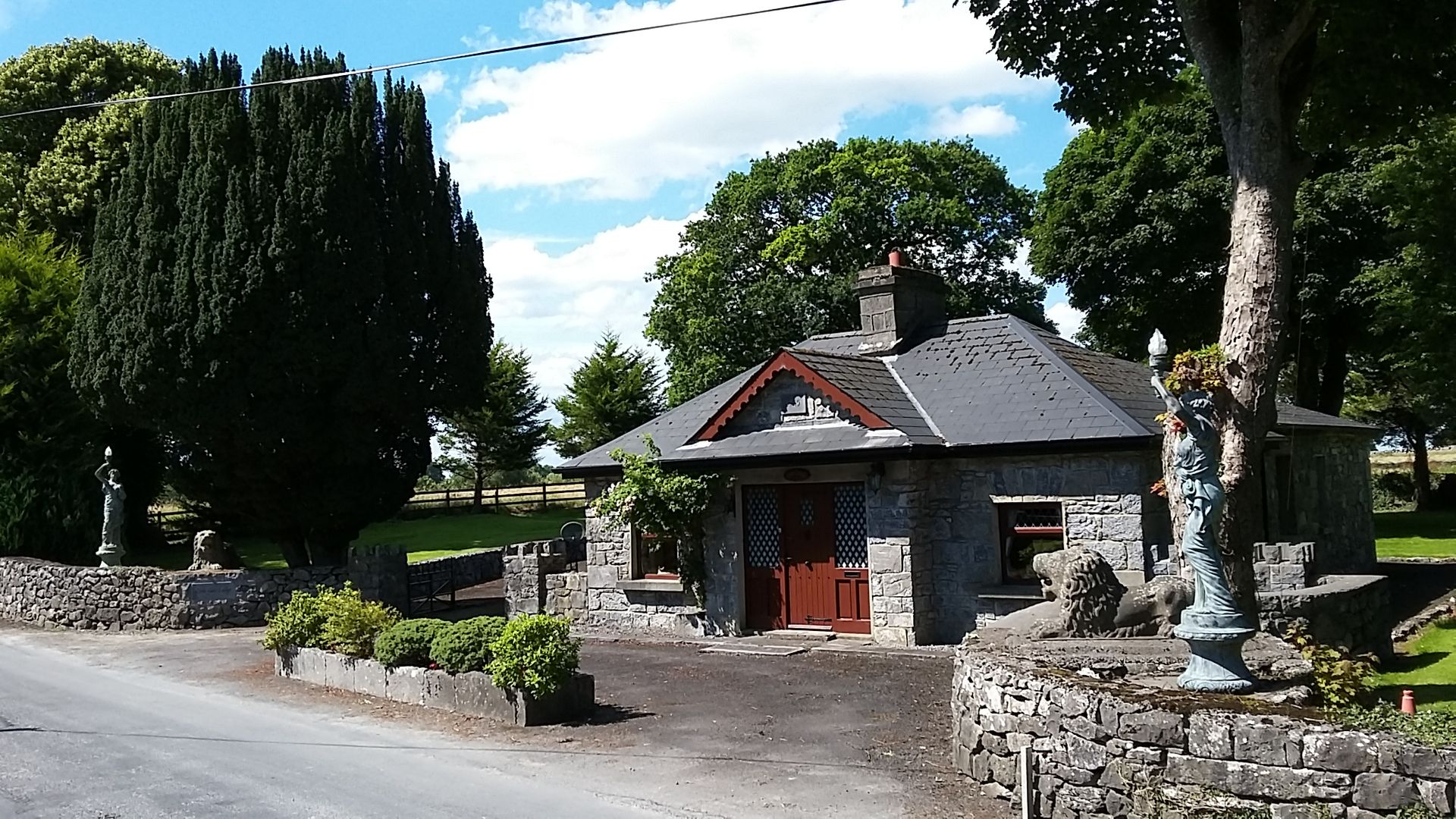 Lady Gregory's Gate Lodge photo 1