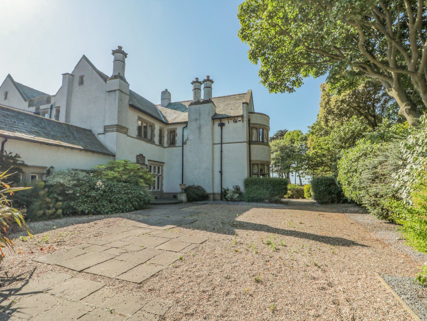 Highcliffe Manor photo 2