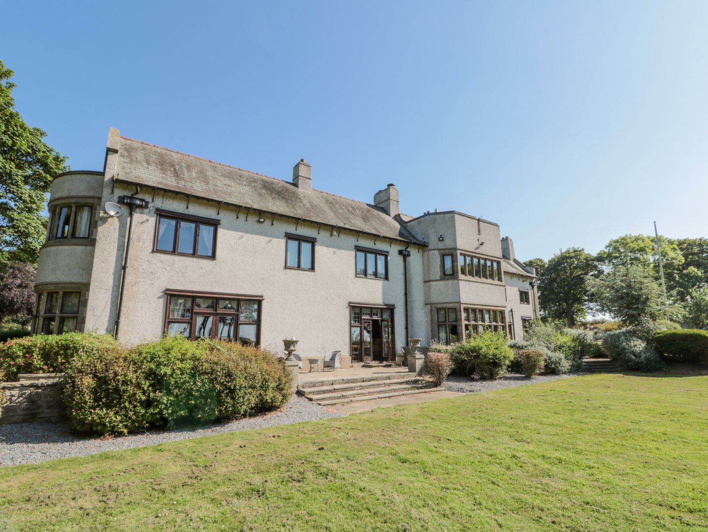 Highcliffe Manor photo 3