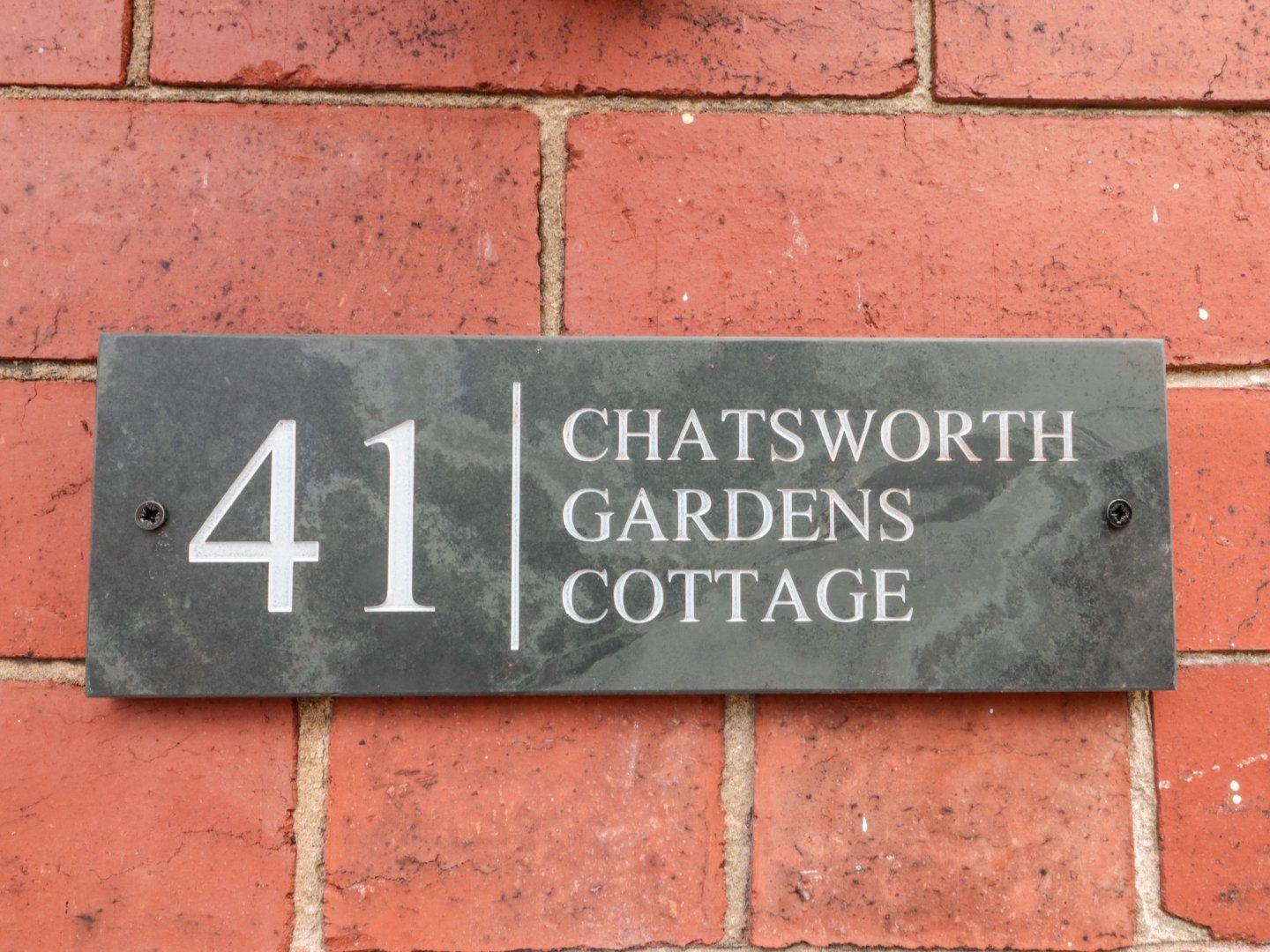 41 Chatsworth Gardens photo 1