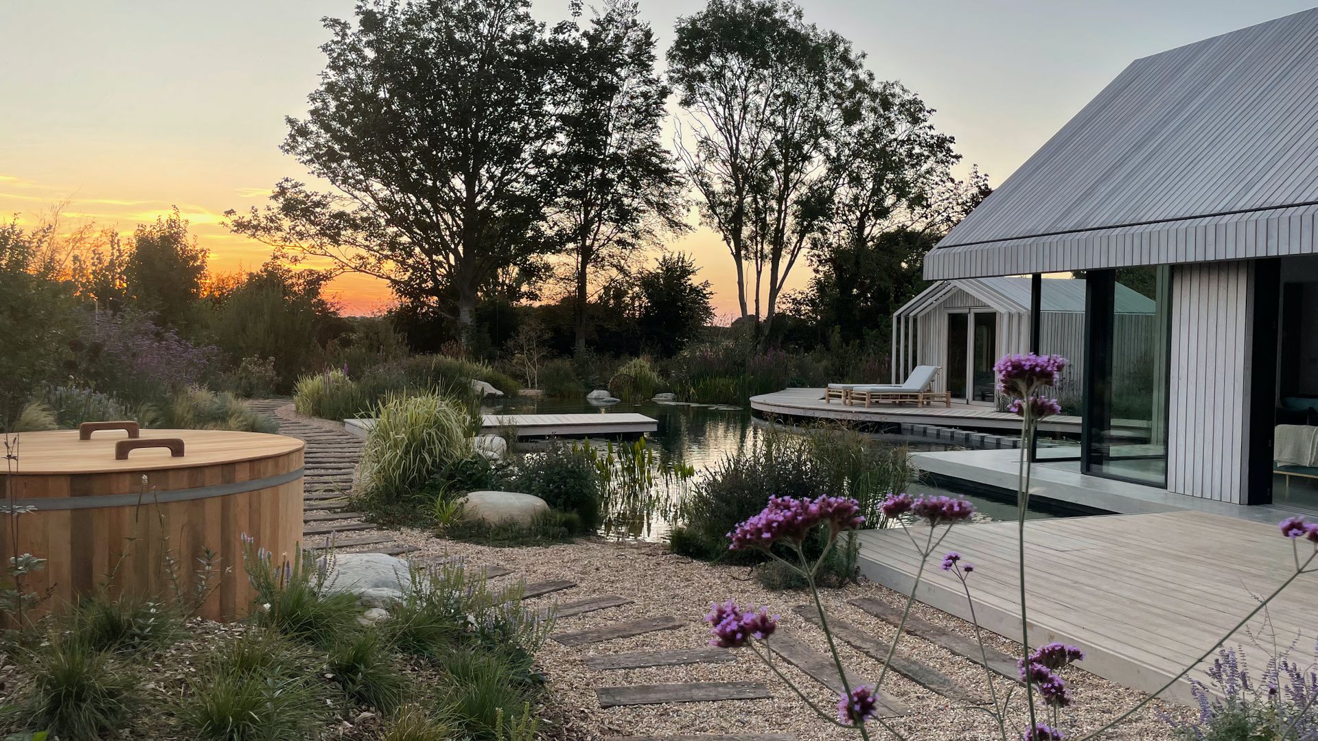 The Lakeside Retreat photo 4