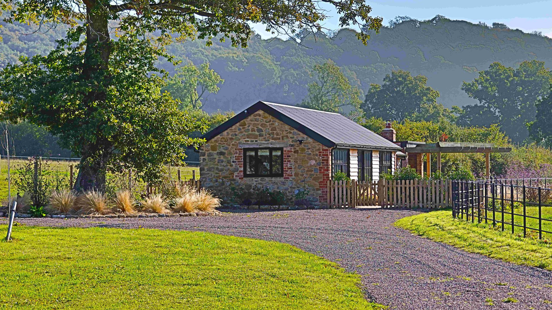 Lovely Romantic Barn with a Private Steam Room! photo 1