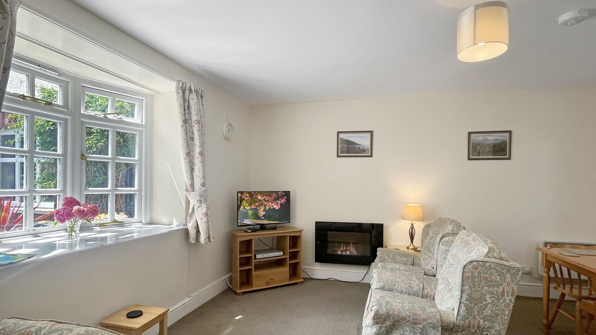 April Cottage photo 9