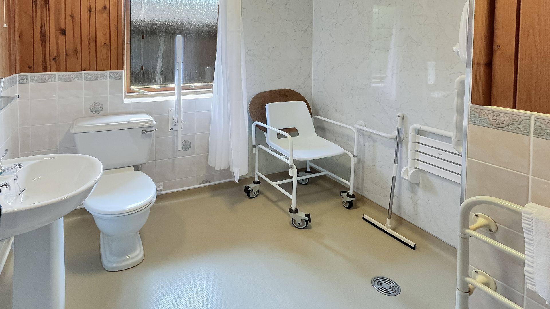 Cherry Tree Lodge♿ photo 6