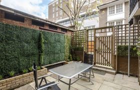 2 bed flat for sale in Seymour Place, Marylebone