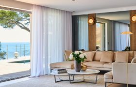 Cassis on The Rocks reviews