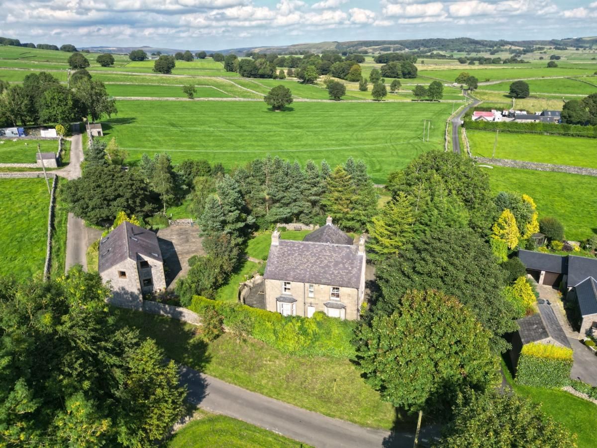 House in Derbyshire photo 3