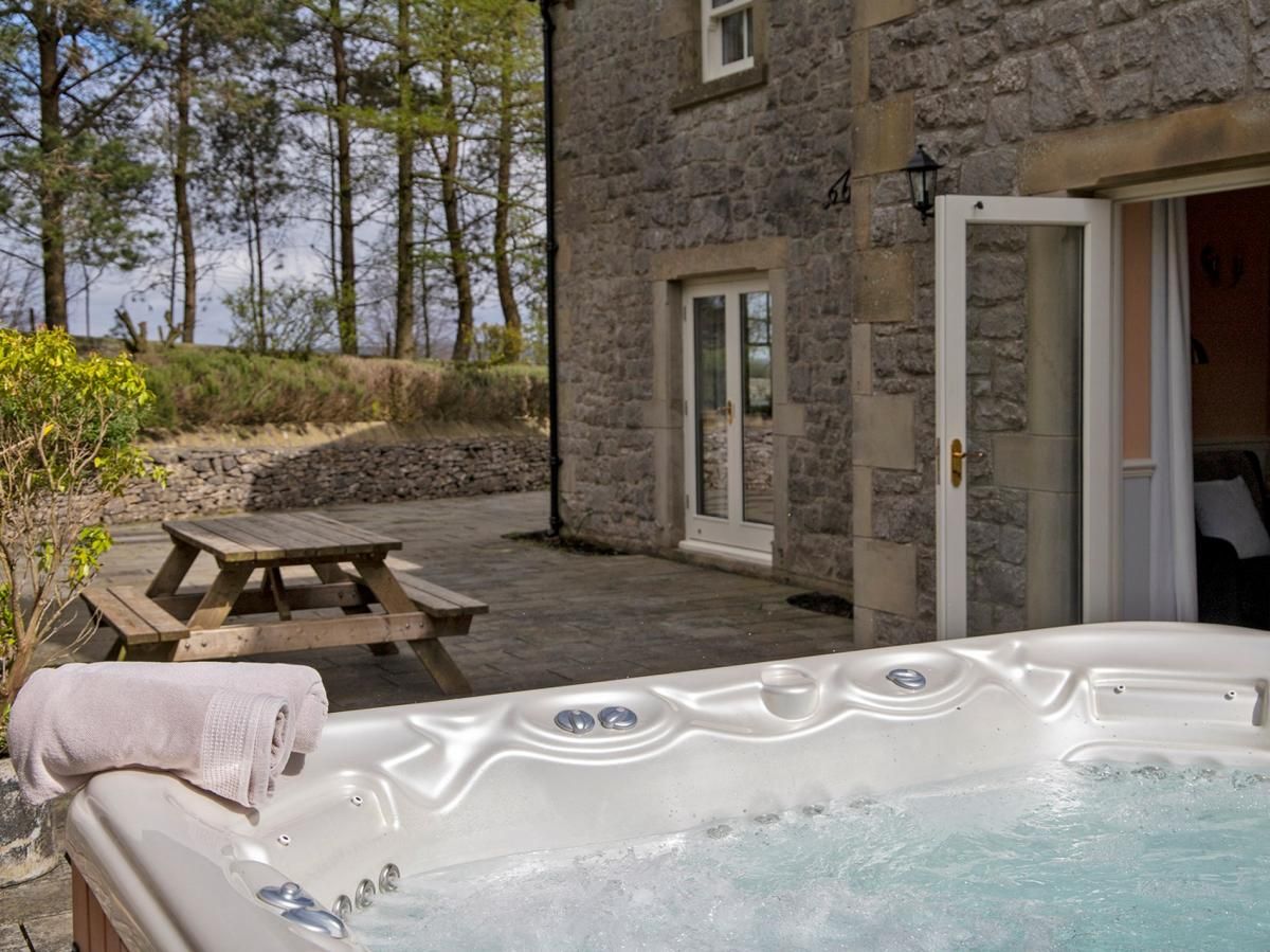 House in Derbyshire photo 4