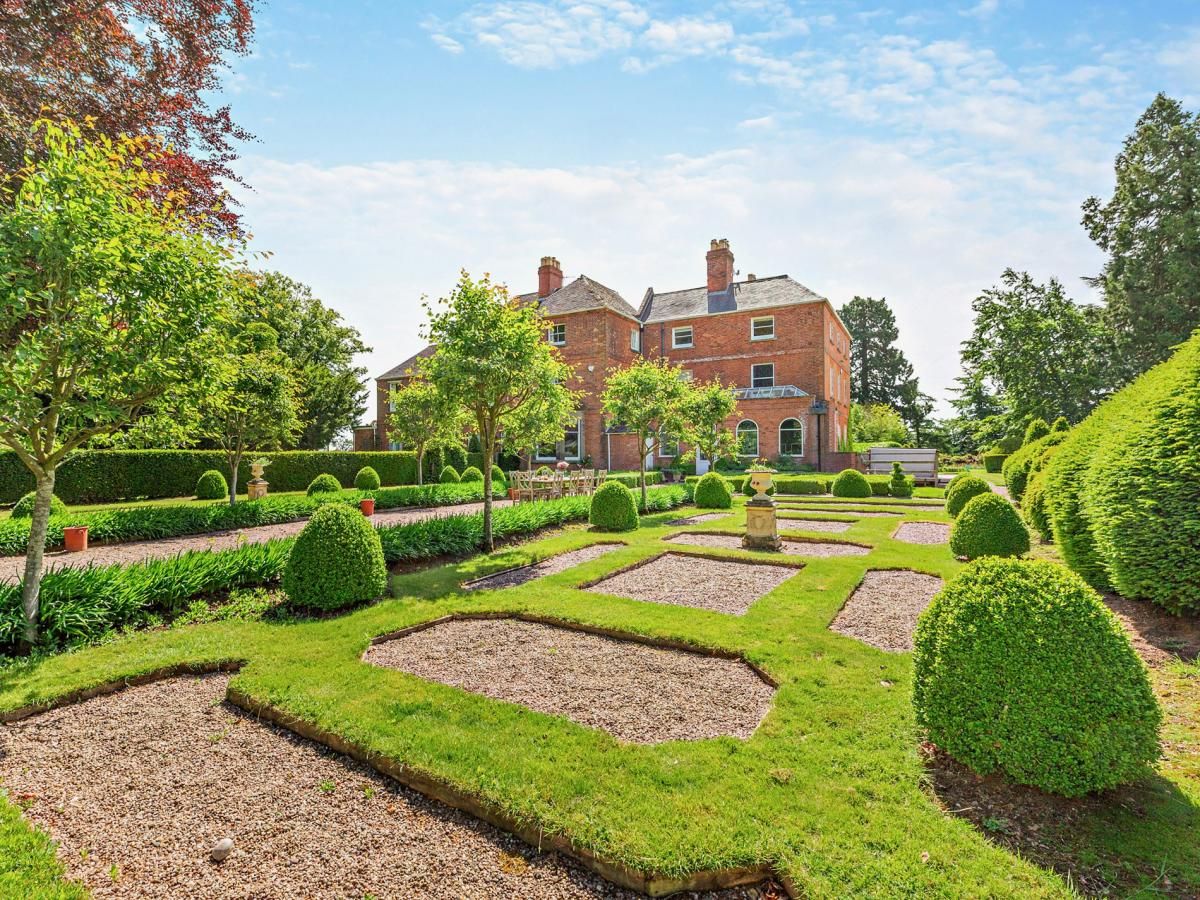 House in Staffordshire photo 9