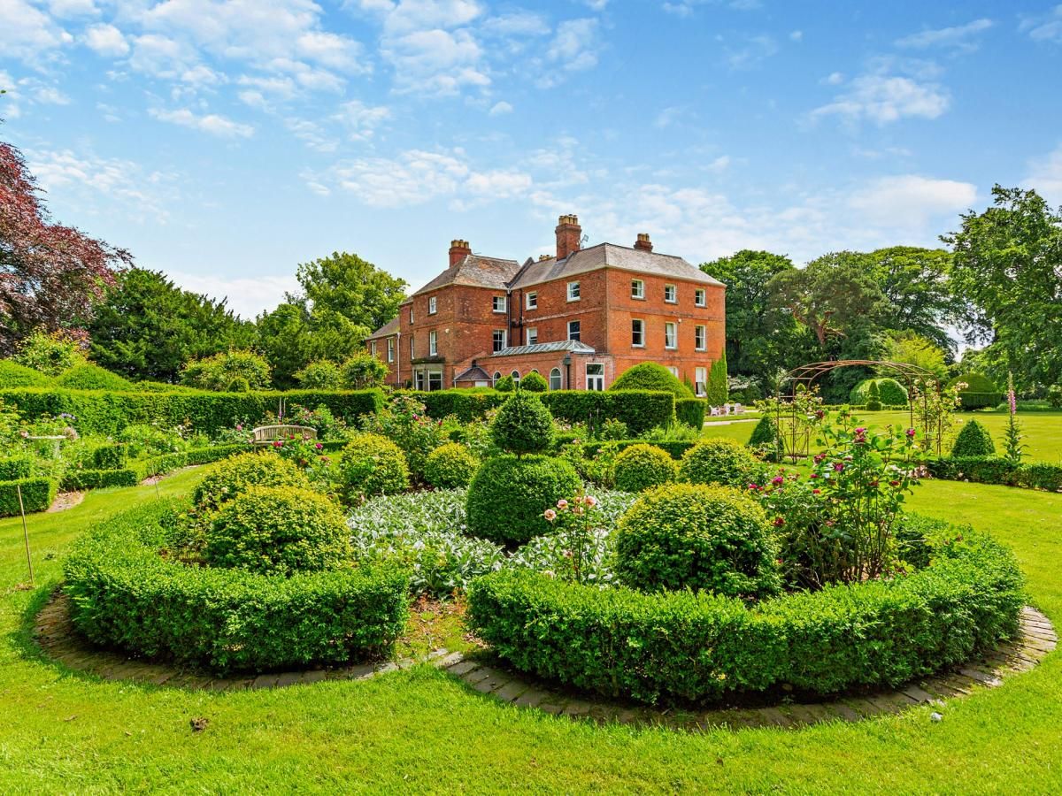 House in Staffordshire photo 2