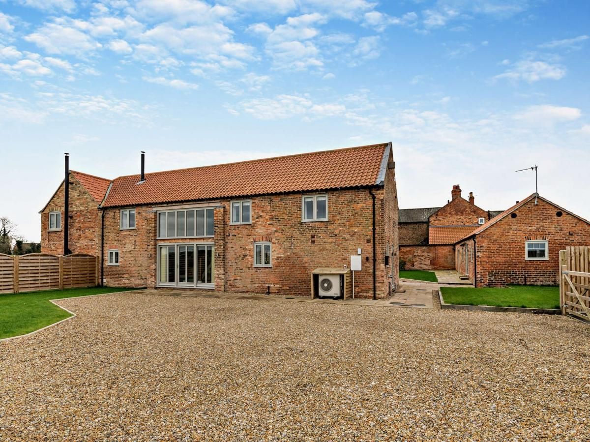 Cottage in East Riding photo 2