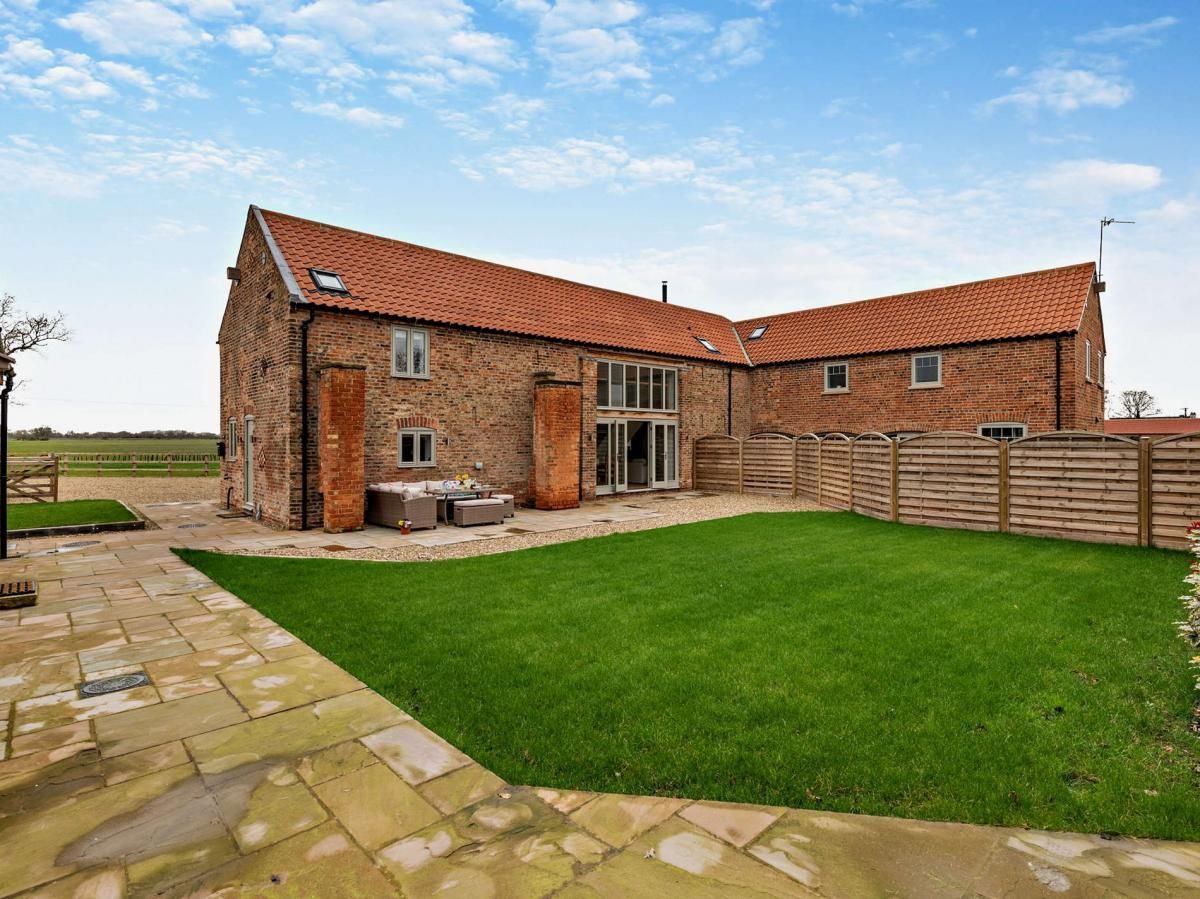 Cottage in East Riding photo 3