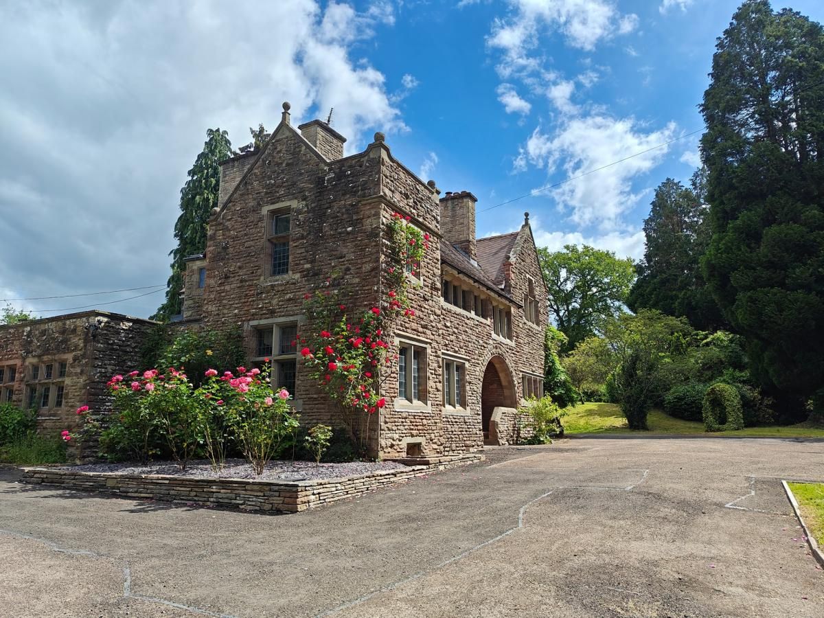 House in South Wales photo 1