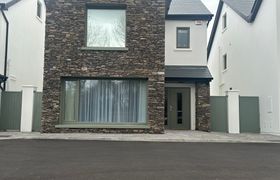 Luxury Killarney Townhouse reviews