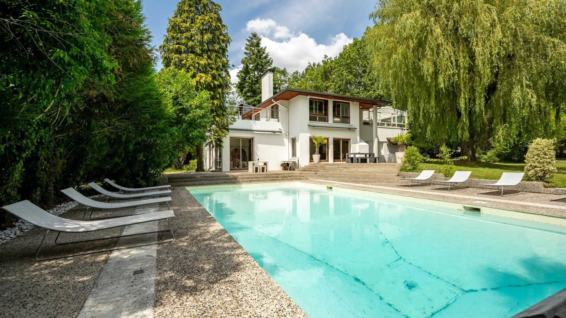 Majestic Residence photo 8