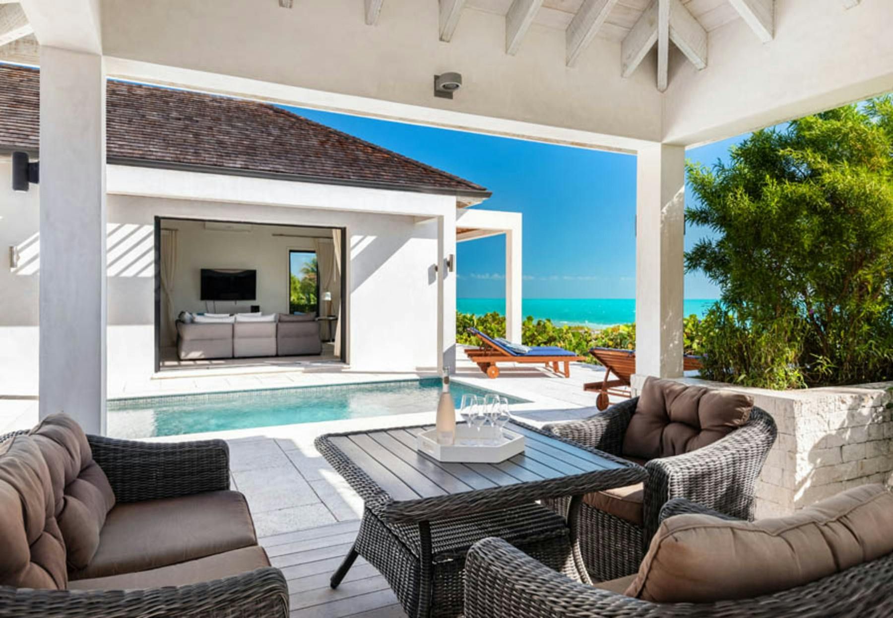 Paradise by the Pacific photo 10