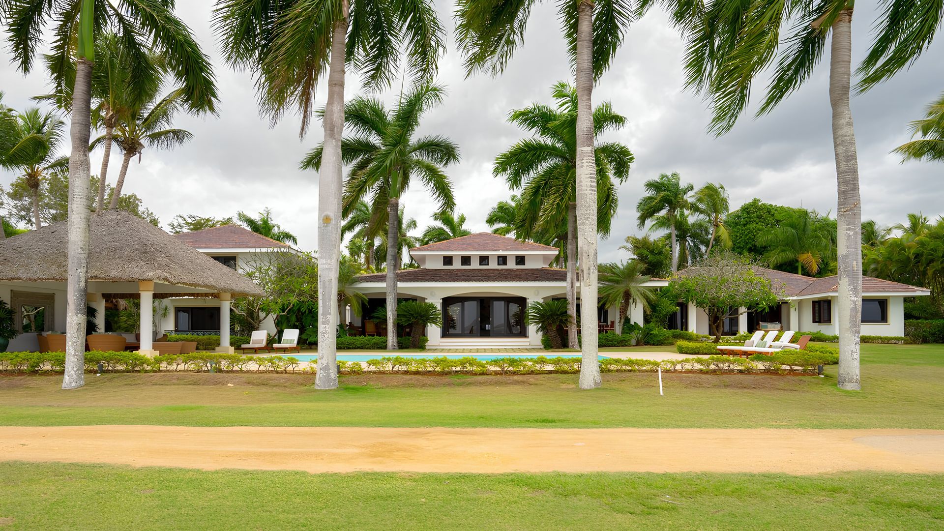 Paradise Manor photo 6