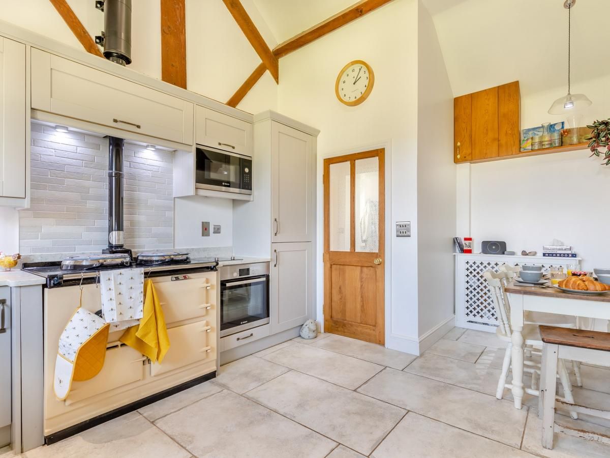Cottage in Staffordshire photo 10