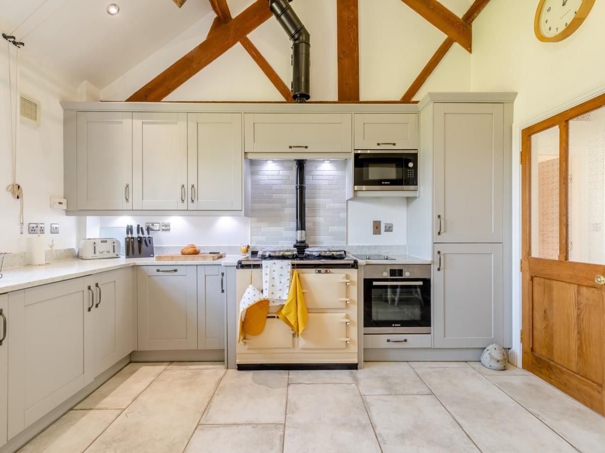 Cottage in Staffordshire photo 8