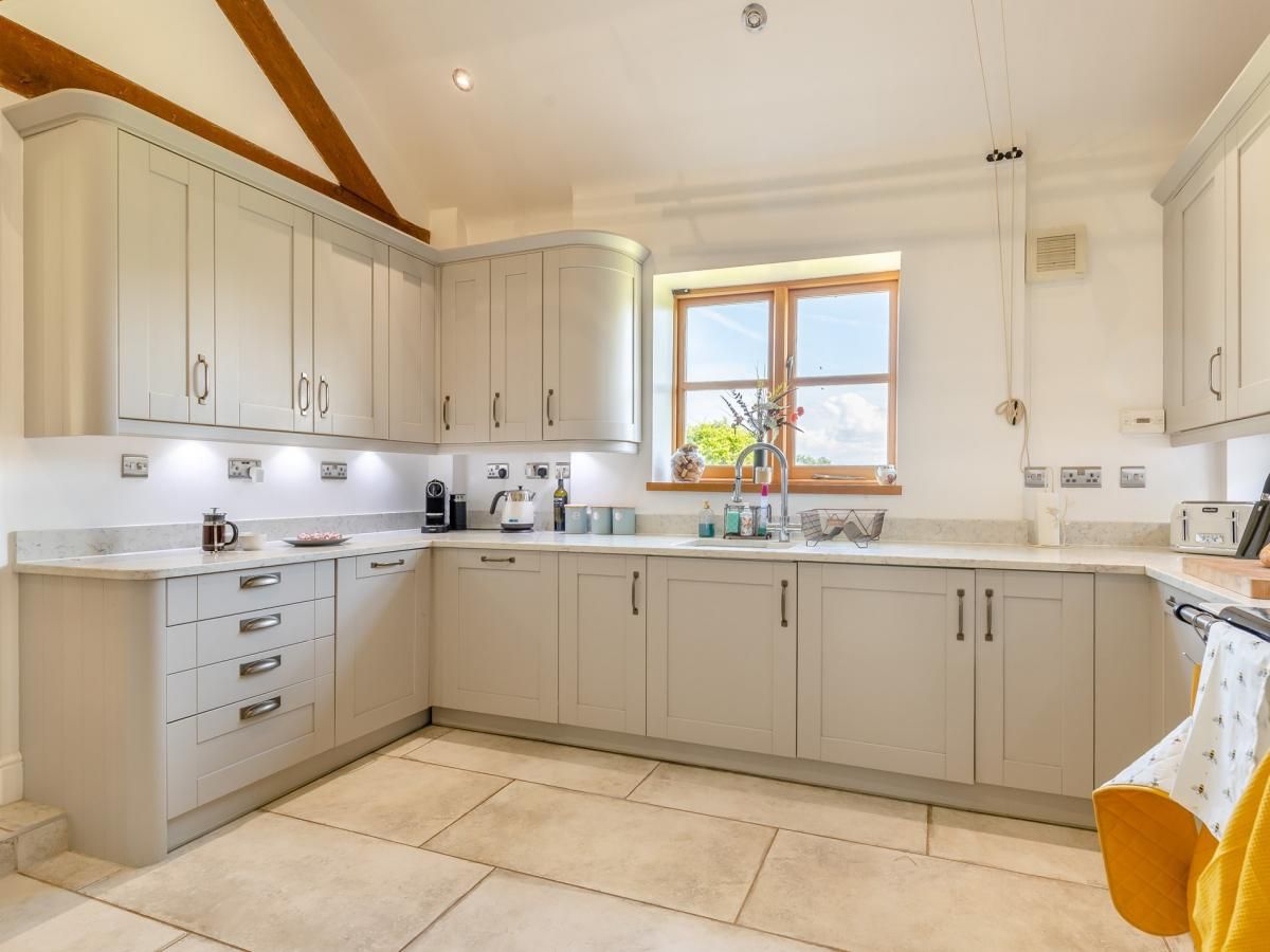 Cottage in Staffordshire photo 9