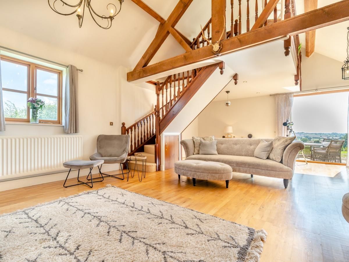 Cottage in Staffordshire photo 3