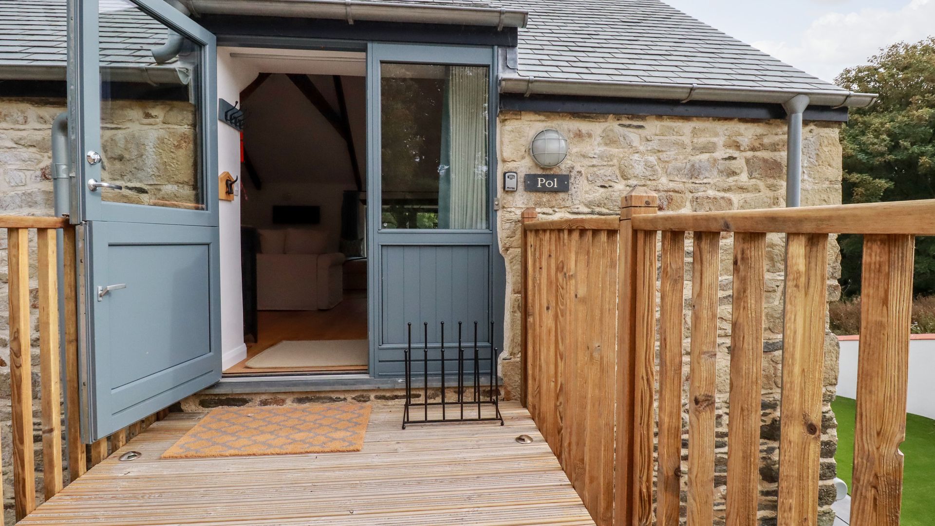 Carines Barns - Pol photo 3