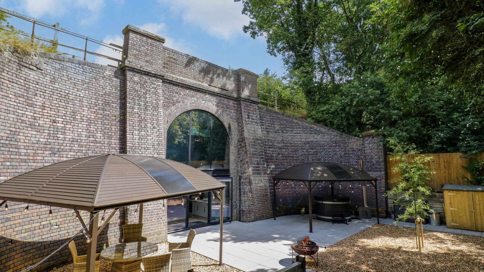 The Tunnel at Bridge Lake Farm and Fishery photo 1