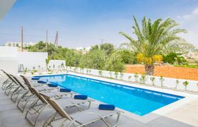 Sundrenched Villa reviews