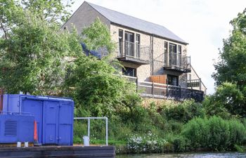 Waters Edge Lock View