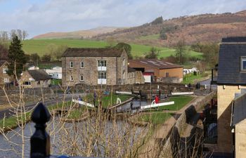 The Swans Nest Lock View