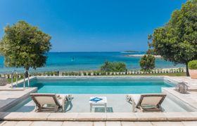 Luxury Beachfront Villa Porto Bus