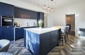 Lakeside Charm reviews