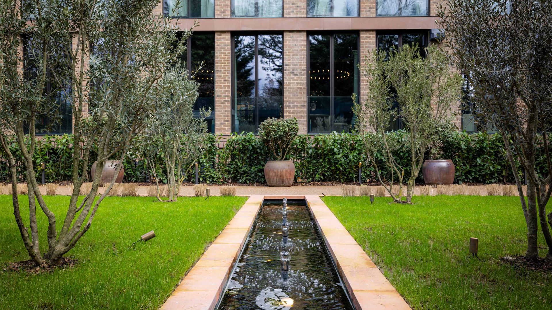 Elegance in London photo 2