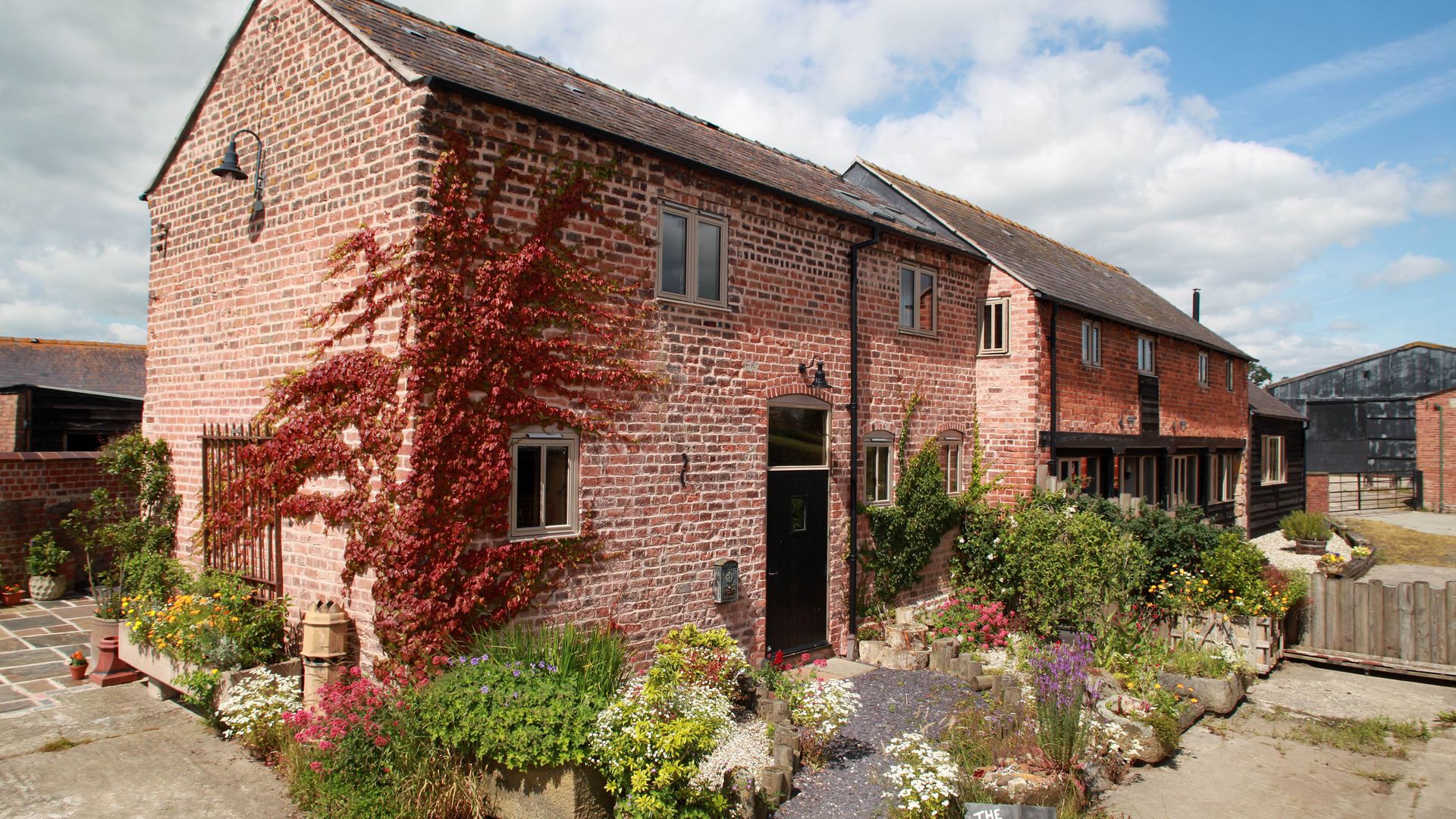 Old English Farmhouse photo 1