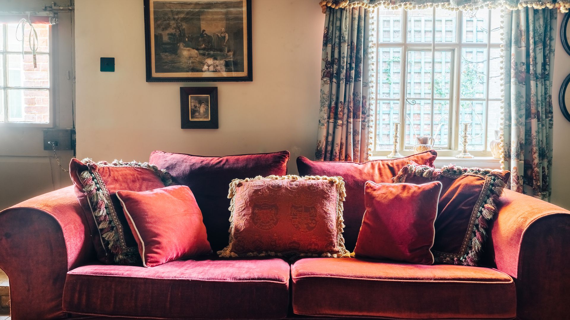 Jacobean Gem photo 5
