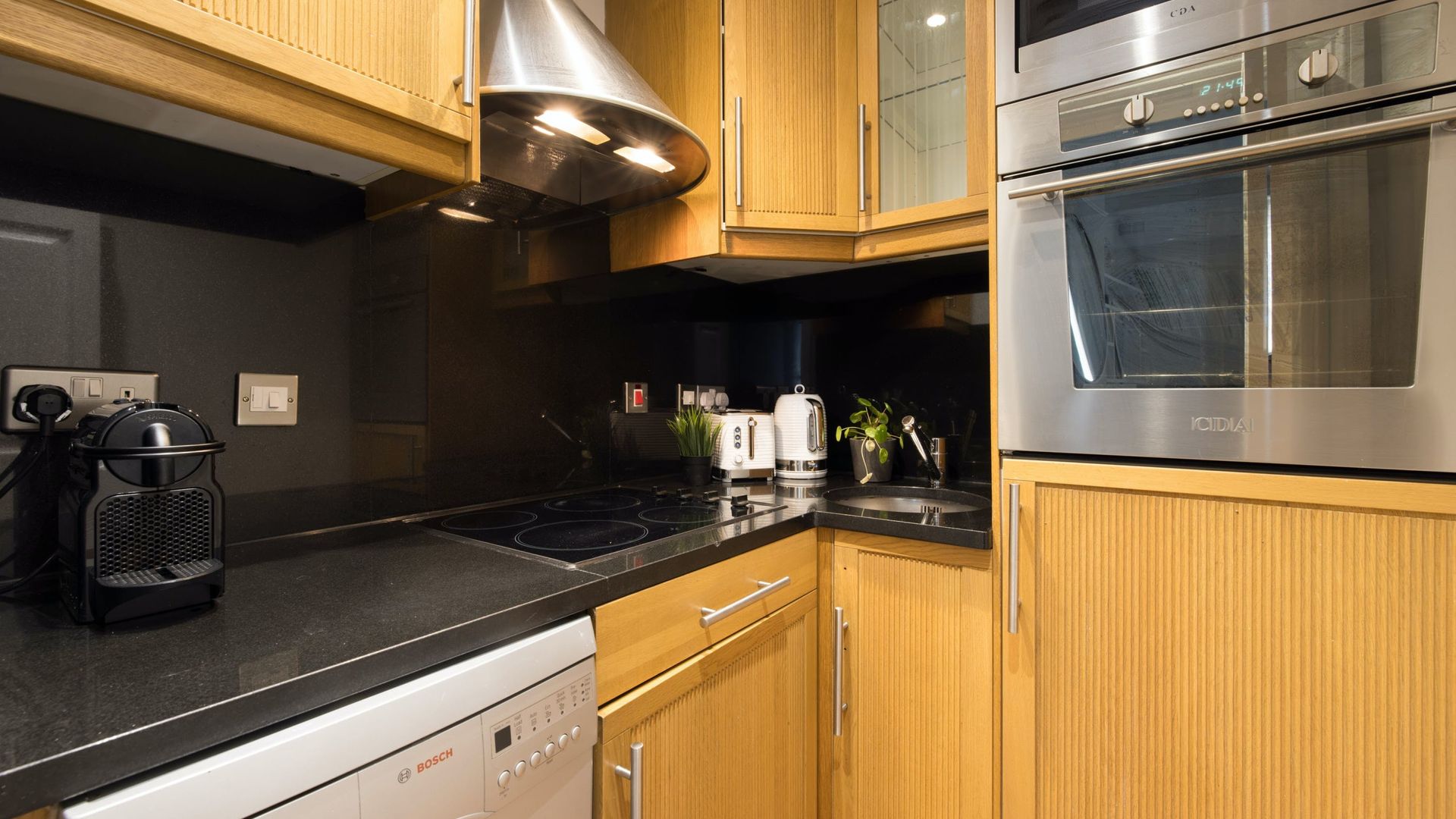 Earl's Court Elegance photo 8