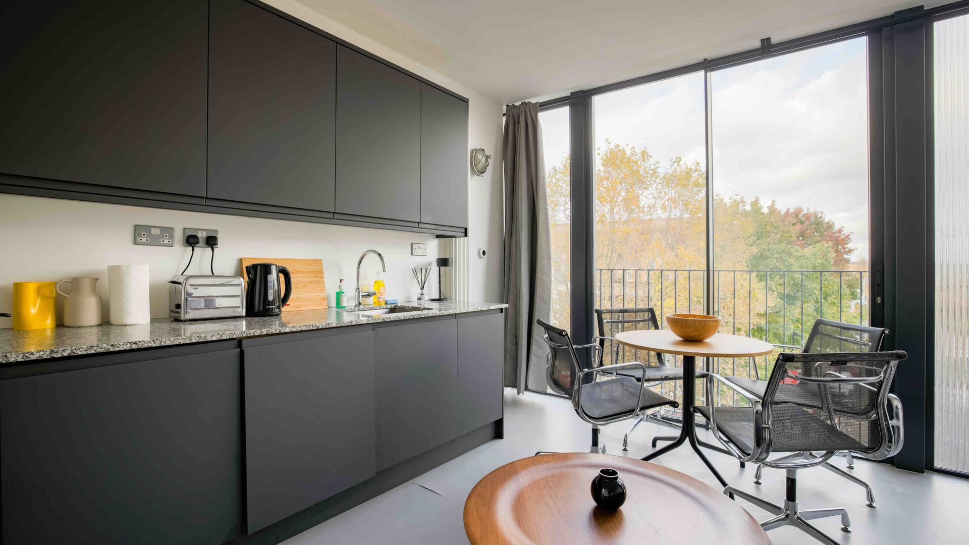 Sleek East photo 6